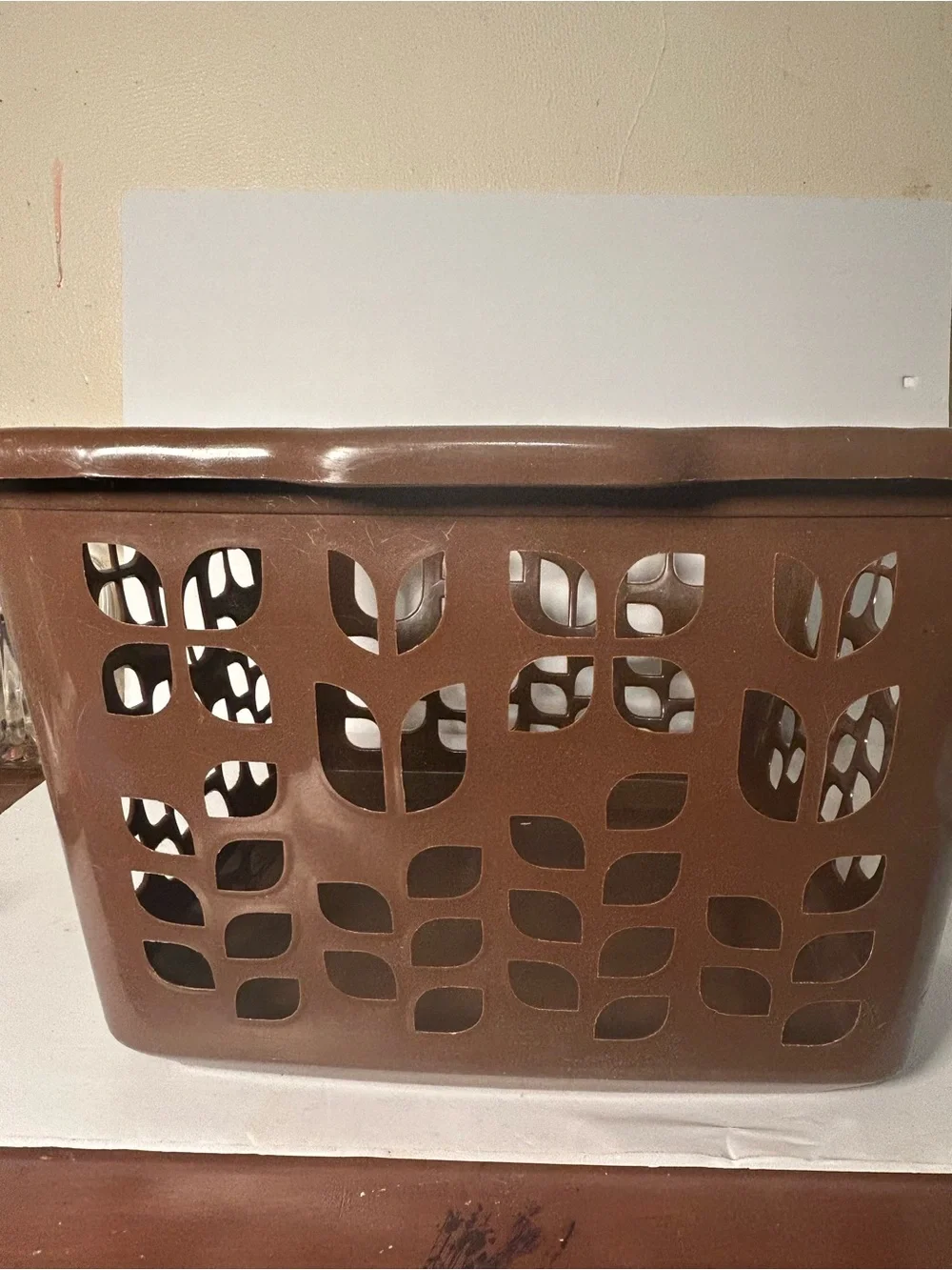 Rubbermaid Brown Tulip Square Laundry Basket